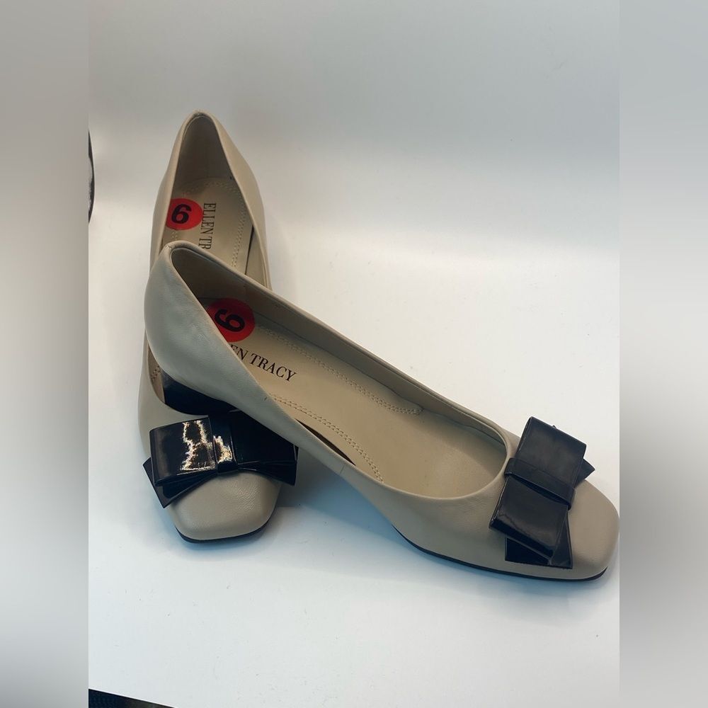 Ellen Tracy Shoes Size 6M Barton Shoe Tan with Black Patent Leather Bow Heel